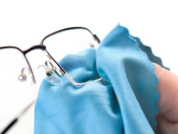 cserta optika, szemüveg, szemüveg tisztítás, szemüveg lencse