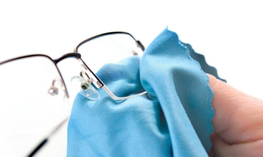cserta optika, szemüveg, szemüveg tisztítás, szemüveg lencse
